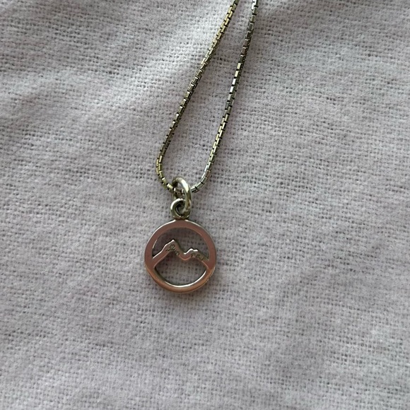 Jon Thomas Small Stylized Mount Shasta Pendant - Picture 2 of 5